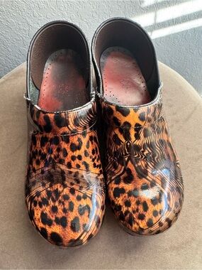Dansko Professional Patent Leather Clogs Wavy Cheetah Leopard Print